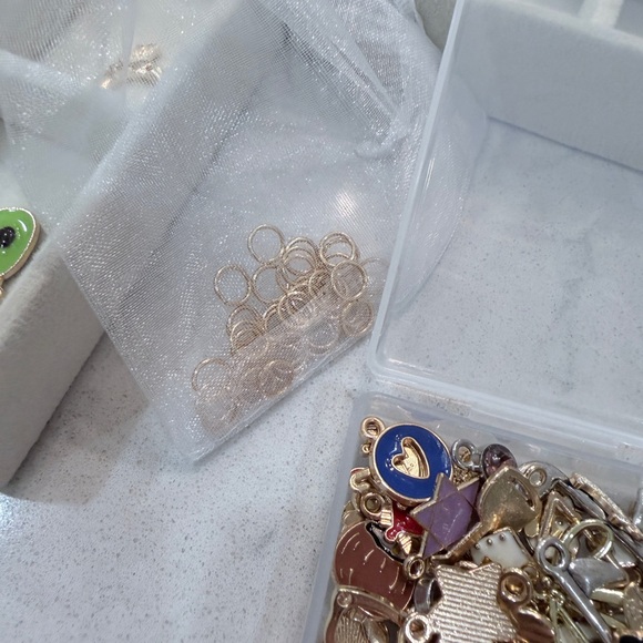 Custom charm bar necklace party lot with 25 necklaces - Picture 8 of 11